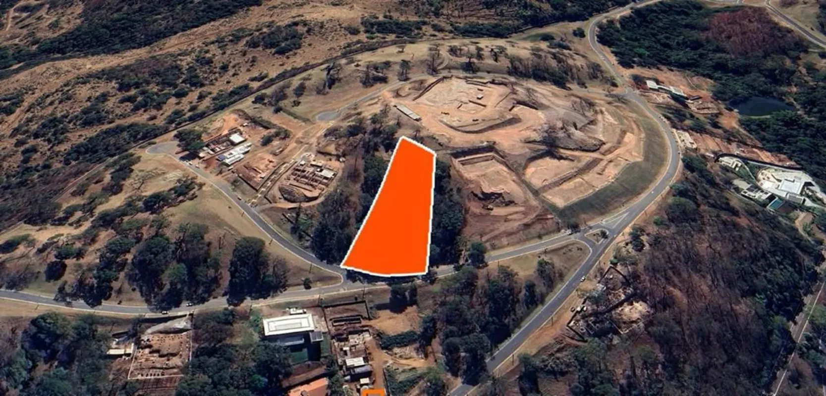 Terreno localizado na parte alta do condominio com vista definitiva. Com área de...