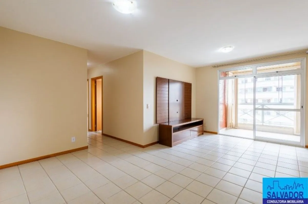 SALVADOR IMÓVEIS vende em Águas Claras: Apartamento desocupado no Condomínio Por...