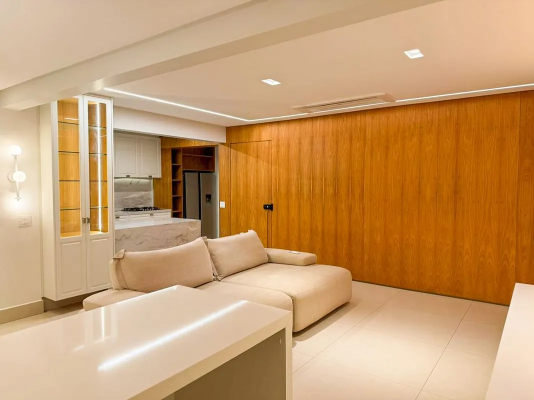 Apartamento de 122m² com 03 suítes, sendo o banheiro da suíte do casal com reves...