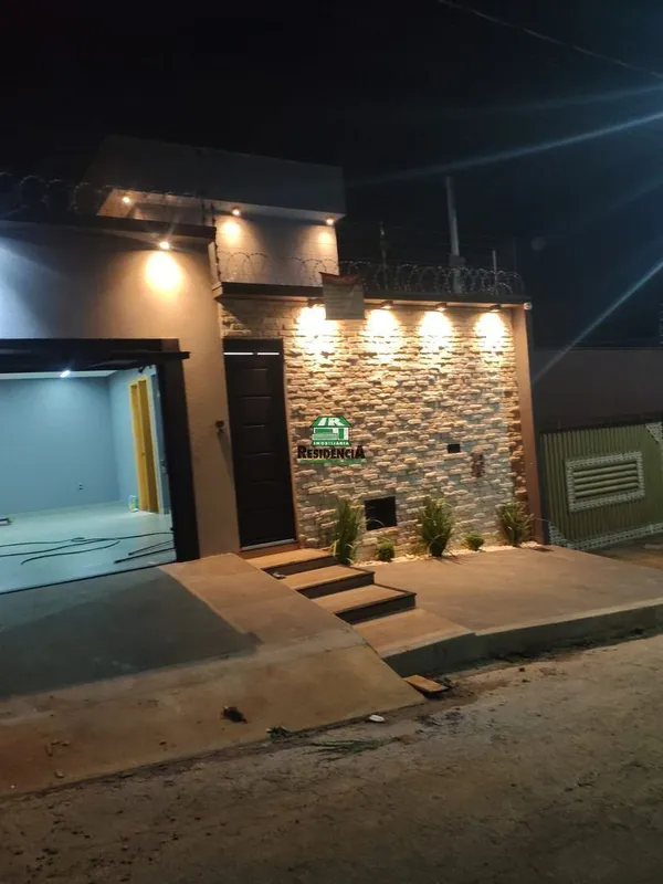 Casa Jamil Miguel- Área total 300m²- Área construída 200m²- 3 suítes- Sala pé di...