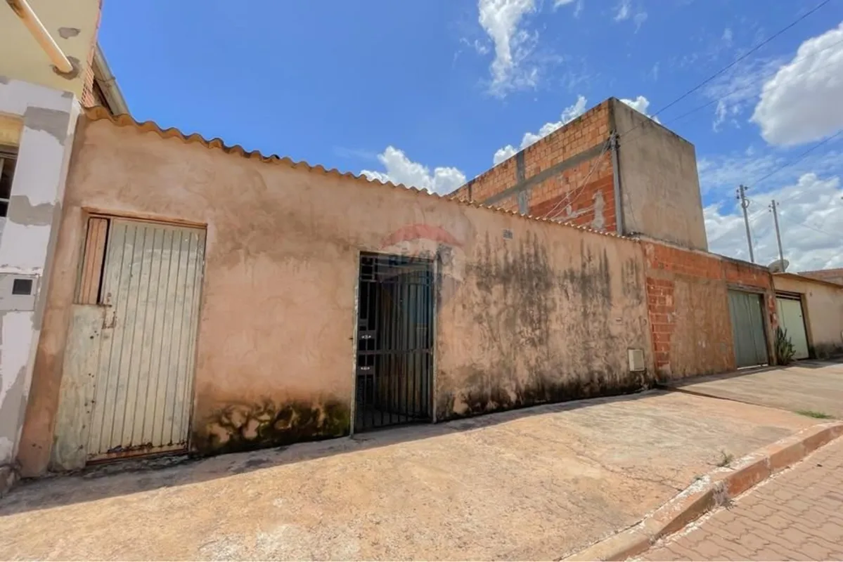 Explore o potencial desta Casa em uma localização privilegiada na Ceilândia, Dis...