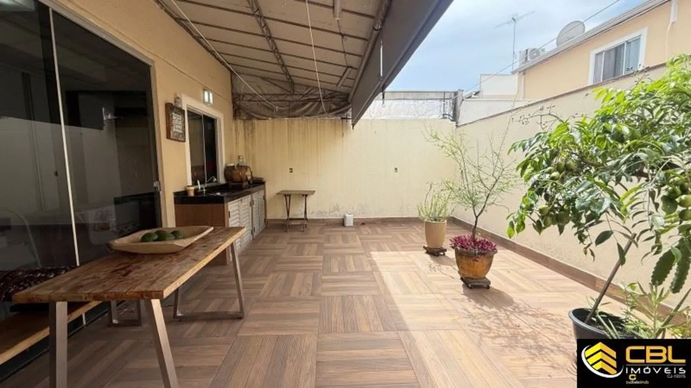 CBL IMÓVEIS VENDE: Encante-se com esta linda casa, localizada em um condomínio c...