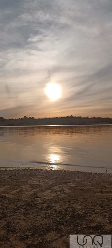 Excelente Rancho em PalmitalLote de 1.400 metrosRancho com 02 banheiros, cozinha...