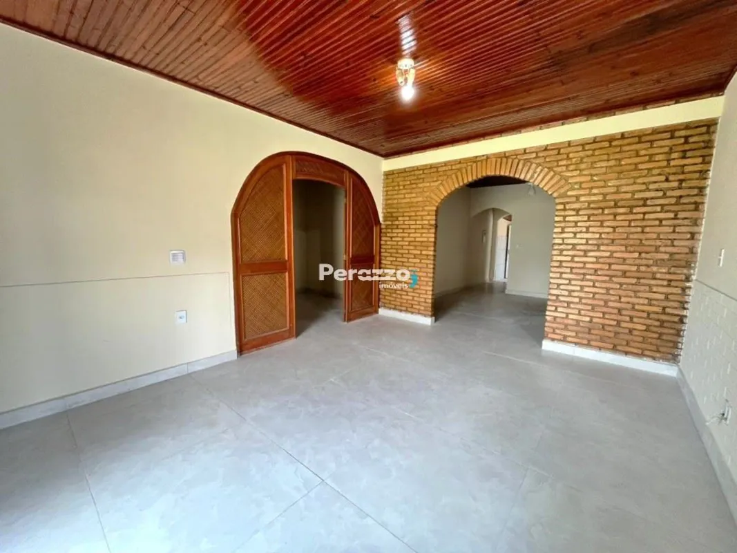Ótima Casa no Condomínio Residencial Mônaco Jardim Botânico Por R$ 4.900,00Local...