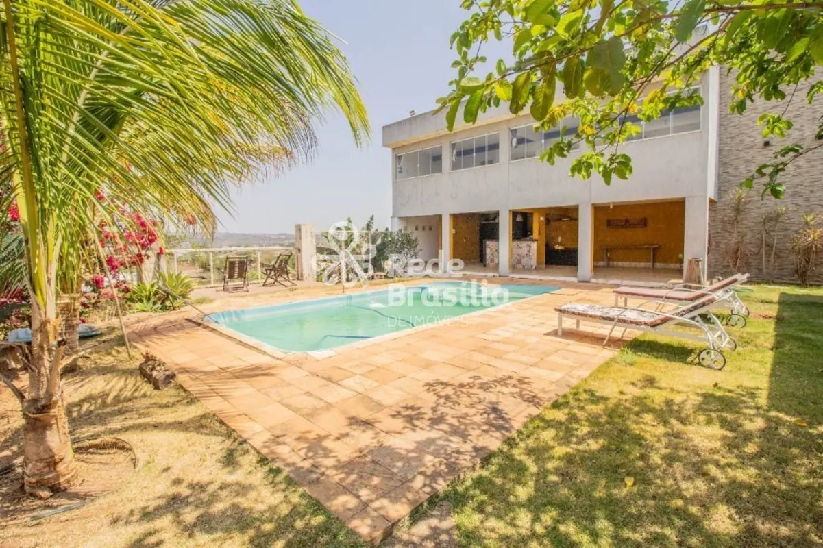 Excelente casa com vista privilegiada para o vale e para a cidade, ideal para qu...