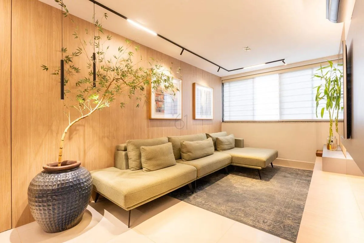 Um dos apartamentos mais elegantes do Noroeste acaba de chegar ao mercado.São 12...