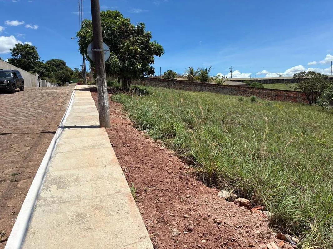 Excelente lote no condomínio São Mateus, com 1.500 metros quadrados, todo plano ...
