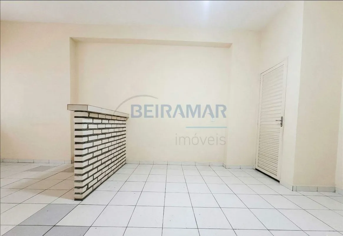 Descrição do imóvel:- 1 quarto espaçoso- Sala de estar- Banheiro social- Cozinha...