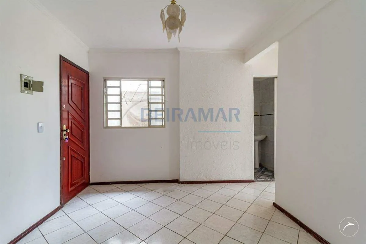 Área privativa: aproximadamente 44 a 45 m²Acesso: escada até o 3º andarSala- Amb...