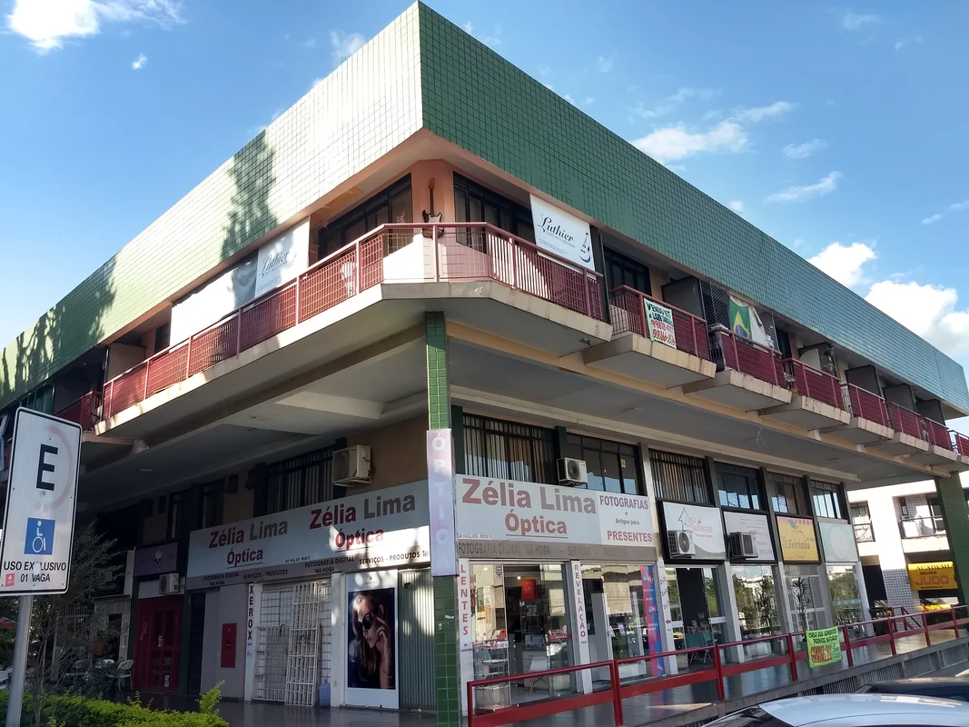 Alugamos Loja na SCLN 114 Bloco B, Subsolo, composta de:DESC: Loja com copa e ba...