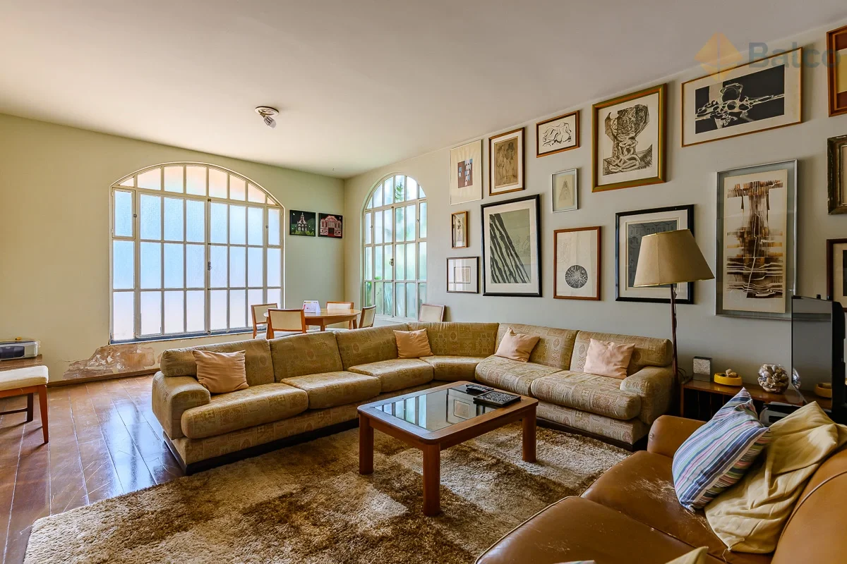 SHIN QI 08 5 quartos, sendo 3 suítesVaranda em todos os quartosSala ampla para 3...