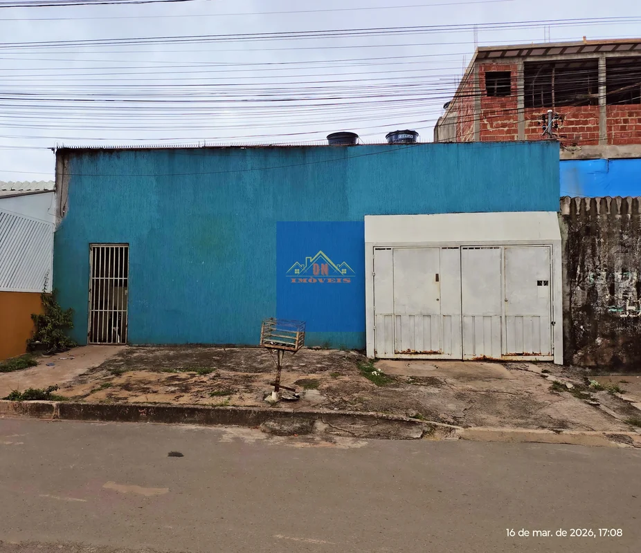 Descubra um sobrado excelente na Quadra 405 Conjunto 14, no Recanto das Emás, DF...