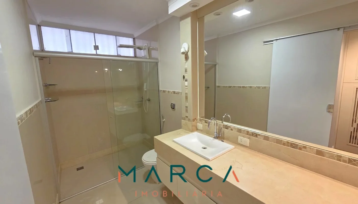 IMÓVEL DESOCUPADO!Venha conhecer este incrível apartamento vazado na Asa Sul! Co...