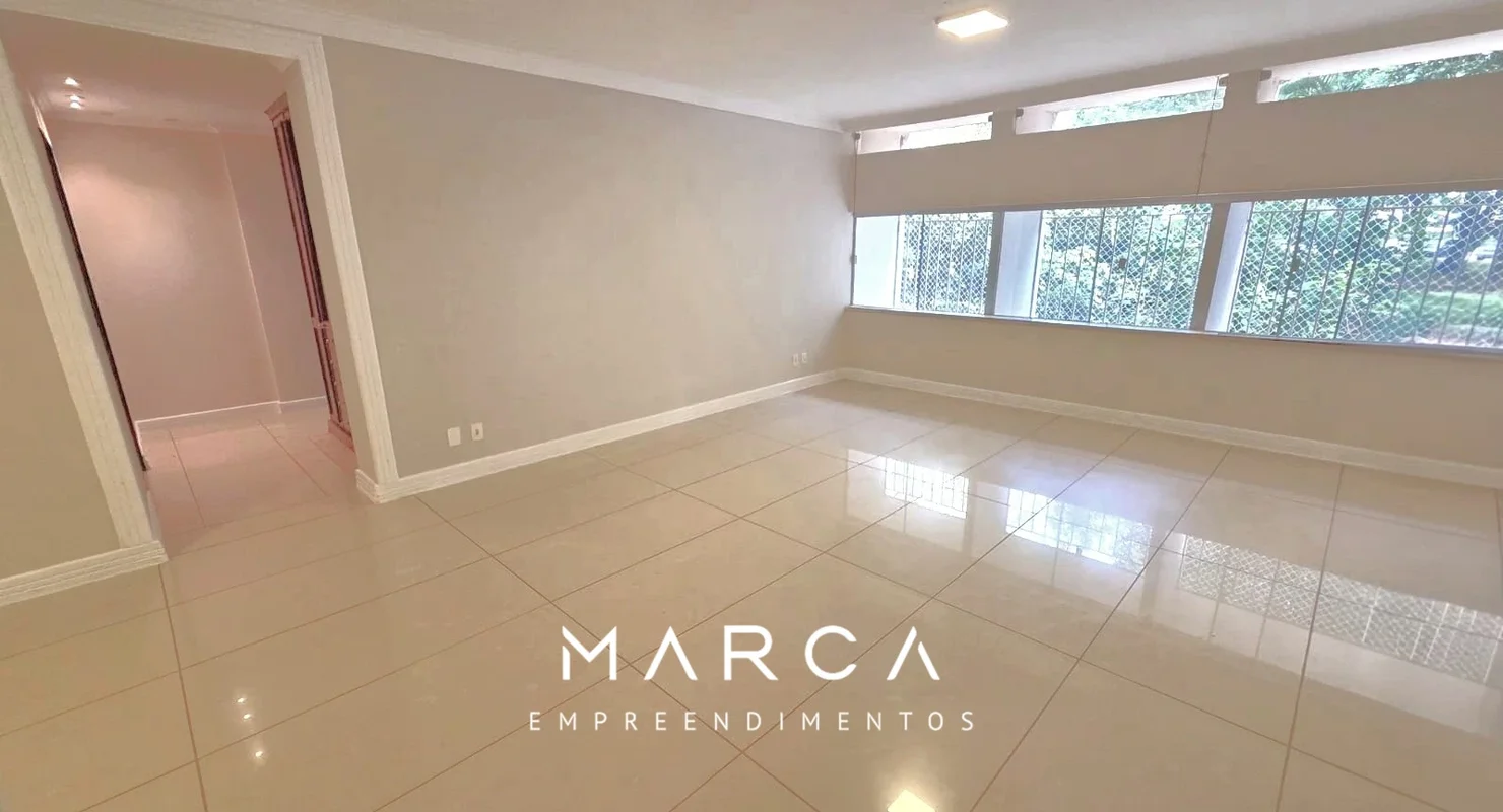 IMÓVEL DESOCUPADO!Venha conhecer este incrível apartamento vazado na Asa Sul! Co...