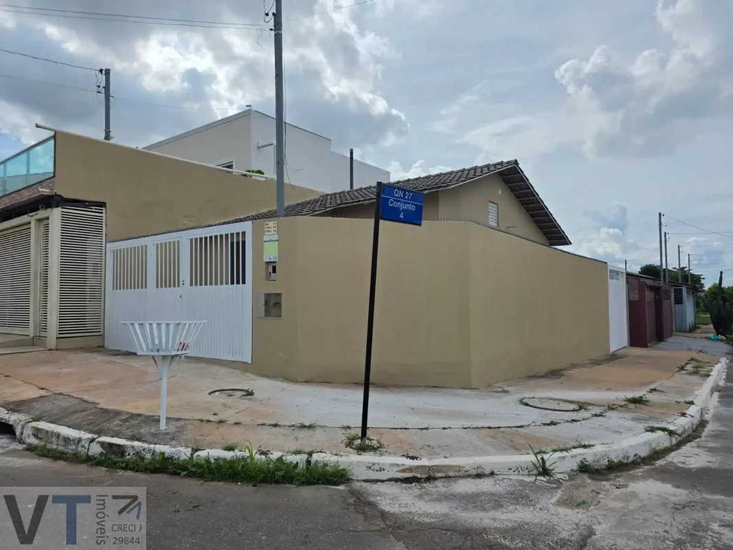 ACEITO FINANCIAMENTO! Excelente casa térrea DE ESQUINA! Toda reformada! Escritur...