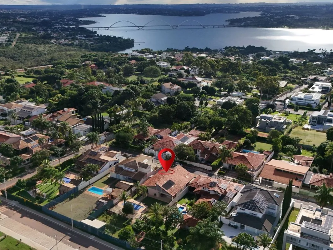 Casa com grande potencial de reforma SHIS QI 28 CJ 3 Lago SulLocalizada em uma d...