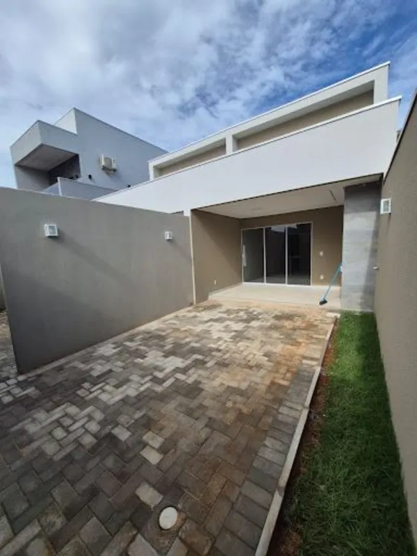 Casa 01 com 127,65m² de área total e 87,28m² de área construída, composta por 03...