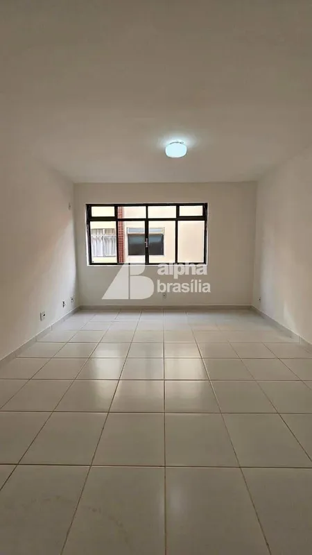 Kit em vão livre, com armário e fogão; 01 vaga de garagem.Condominio com portari...