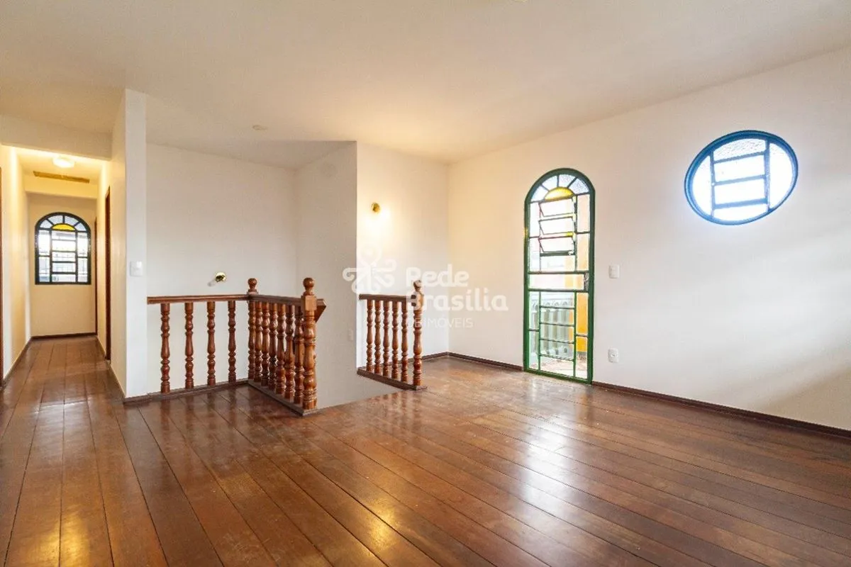 TH34796 - Qe 09 Guará, Casa 03 quartos 161m². Agende sua visita! Primeiro andar:...