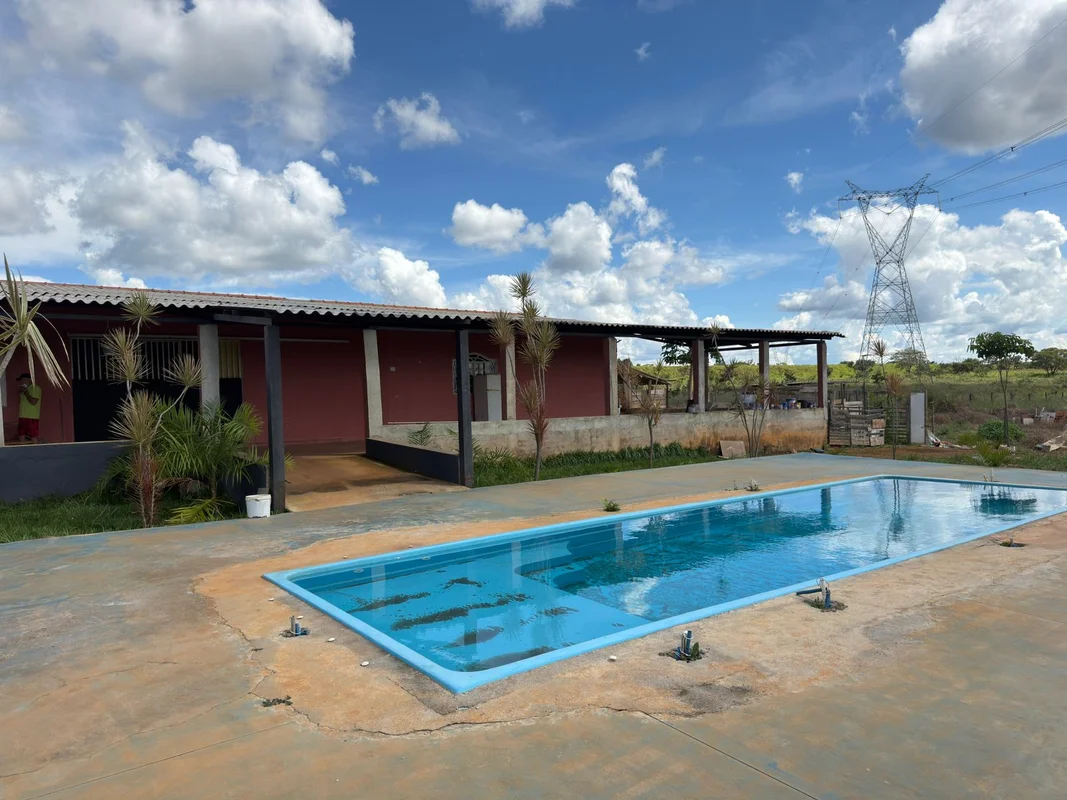 Chácara 8 mil metros quadrados A 200 metros da df 290Próximo ao clube caiçarasCa...