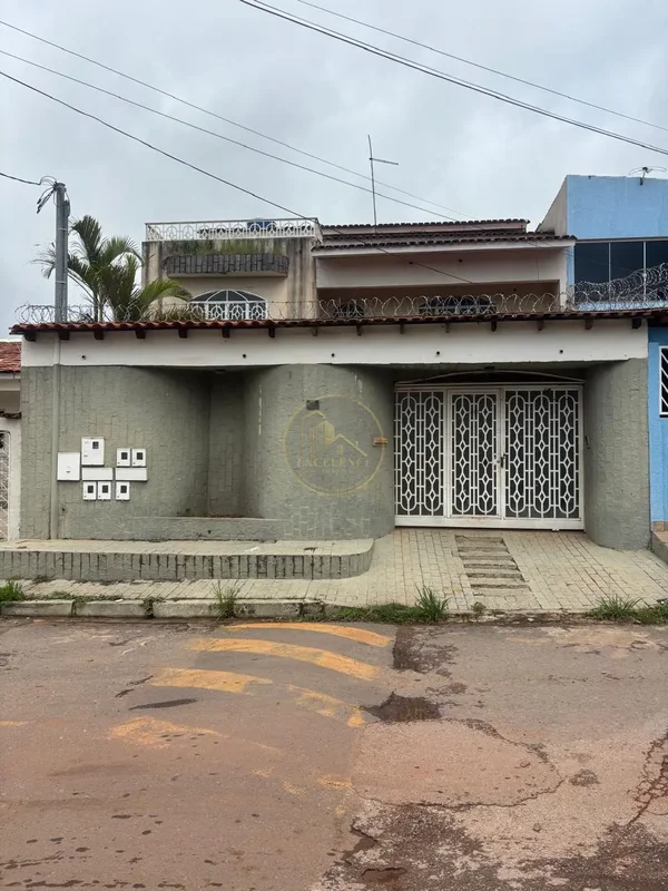 Excelente imóvel para moradia e aluguel.(ESCRITURADO);Térreo:3 salas;Cozinha amp...