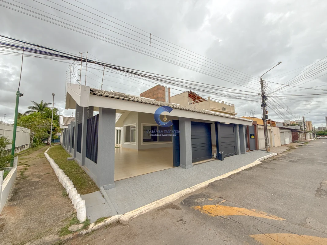Essa casa na QE 17 do Guará vai te surpreender! Alto padrão, 350 m² de área cons...