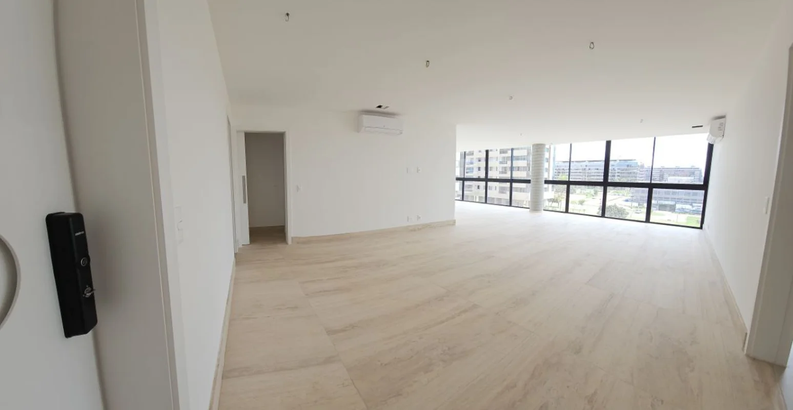 Apartamento de alto padrão nunca habitado, com vista livre para o Parque Burle M...