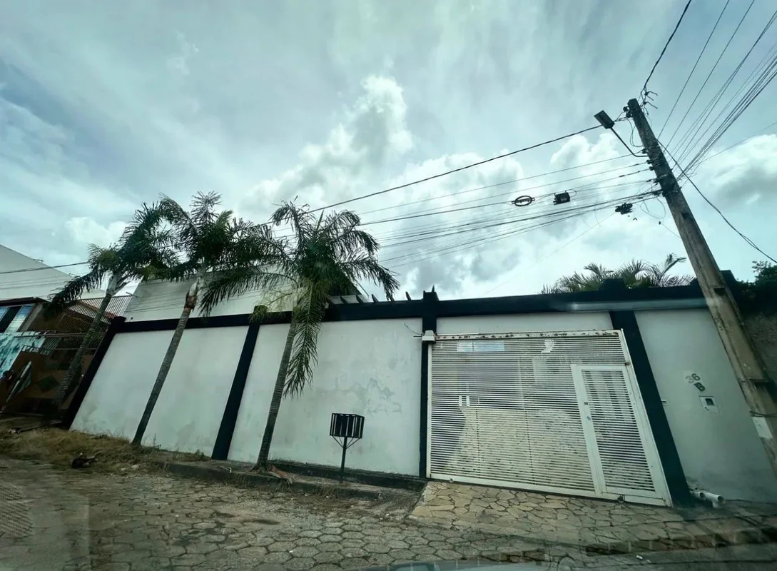  VENDO CASA DE ALTO PADRÃO – ARNIQUEIRASChácara 56 – Conjunto 01 – Casa 36 R$ 1....