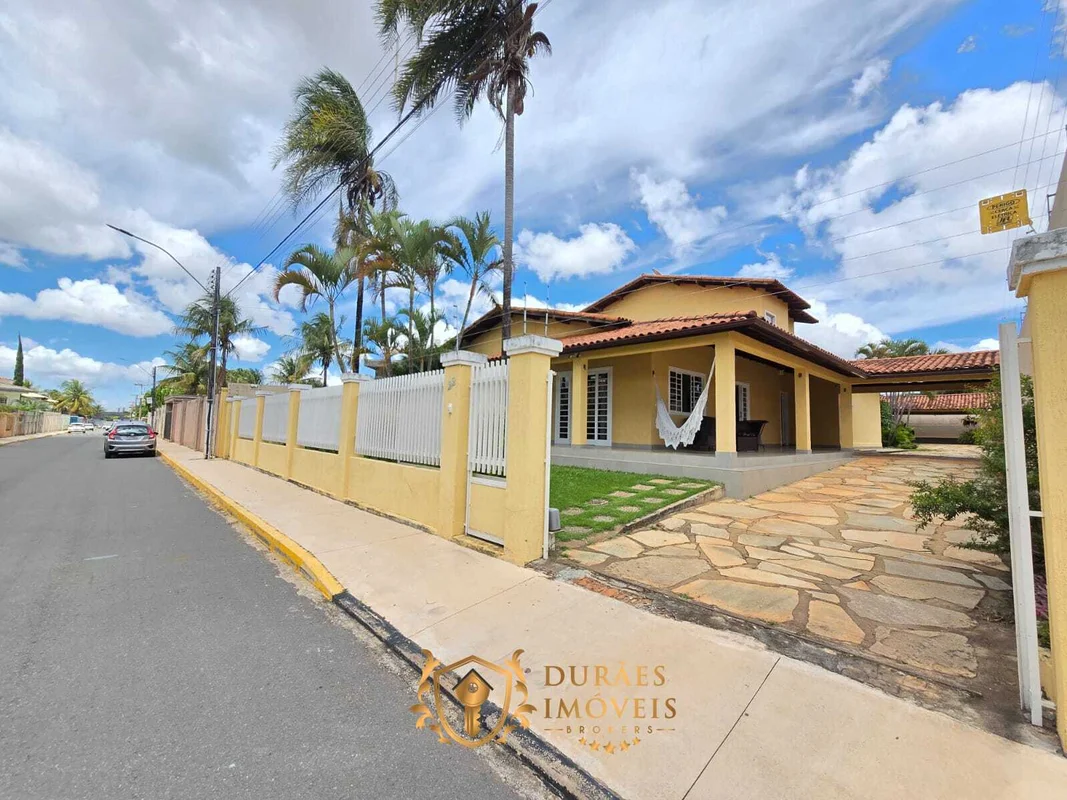 A Durães Imóveis Brokers tem a honra de apresentar este belíssimo imóvel localiz...