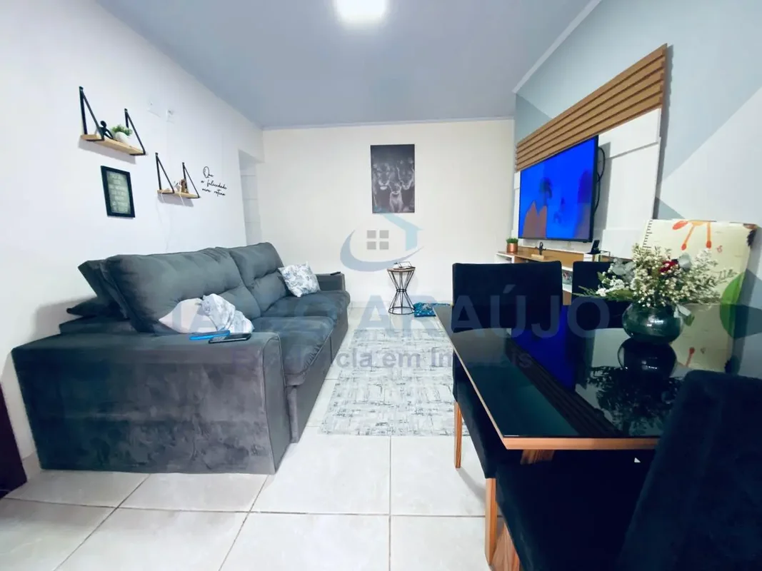 Casa bem localizada na QNM-40, M norte;02 dormitórios, sala, cozinha, banheiro s...