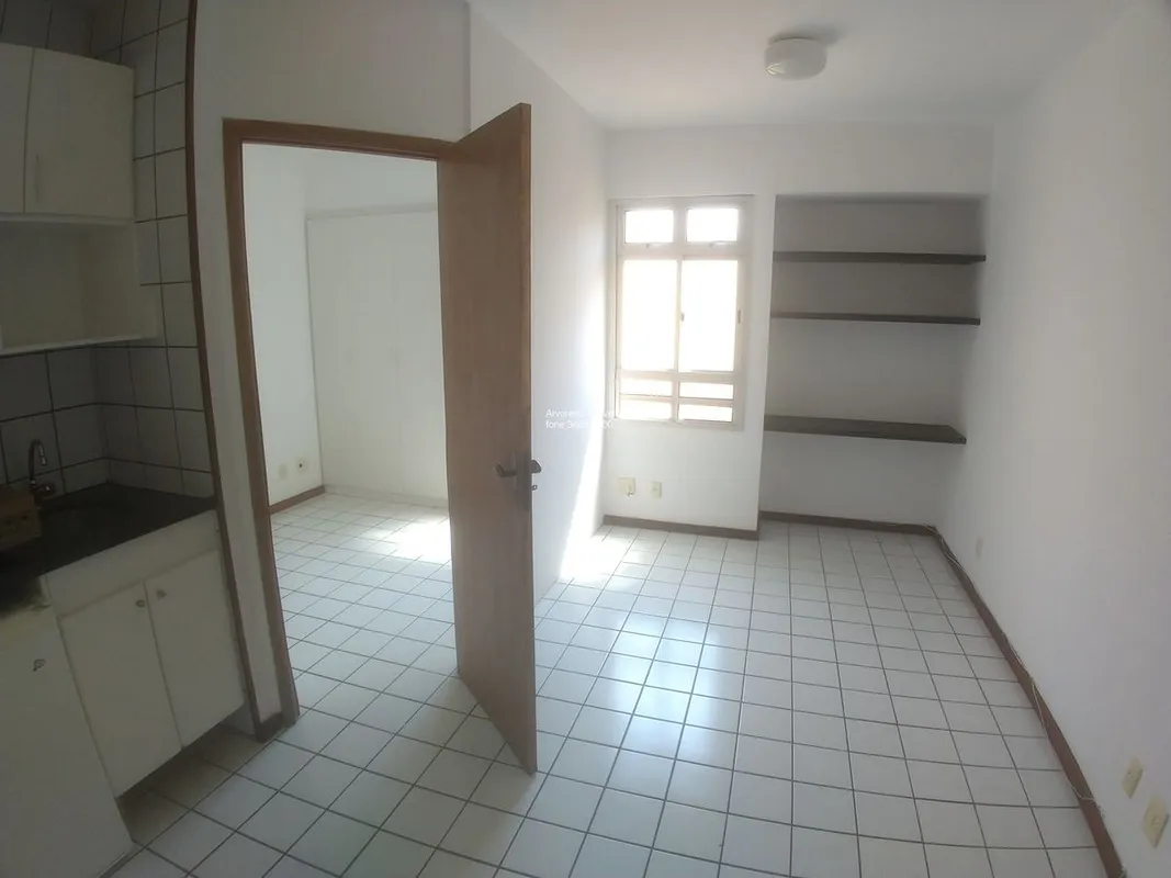 CRECI/DF 21.409Arvoredo Imóveis vende ótima Kit com armários, 27m² e com vaga de...