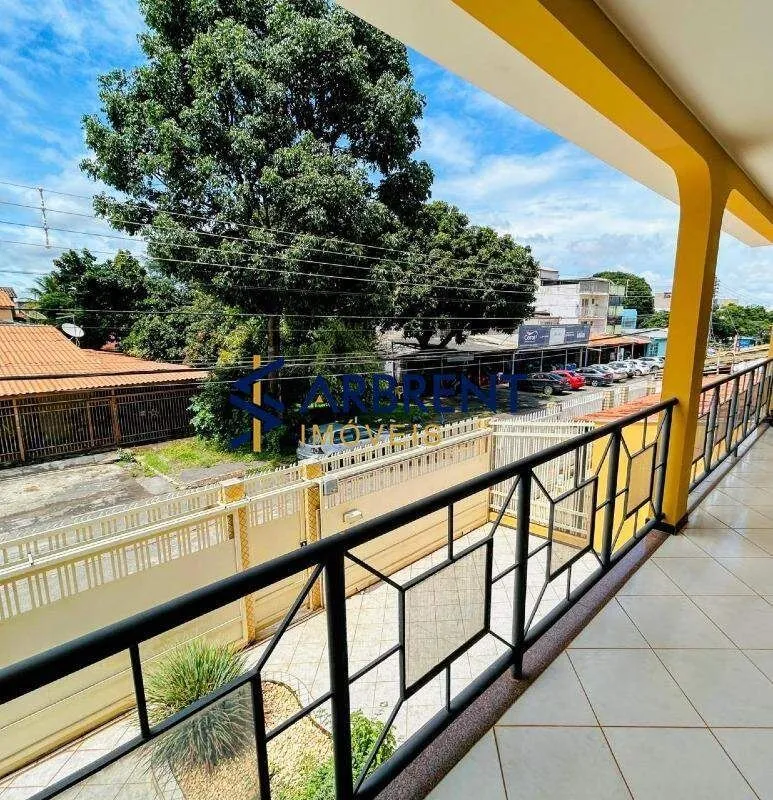 Vende casa na QE 32 Guará II, com HABITE-SE, unindo conforto, sofisticação e exc...