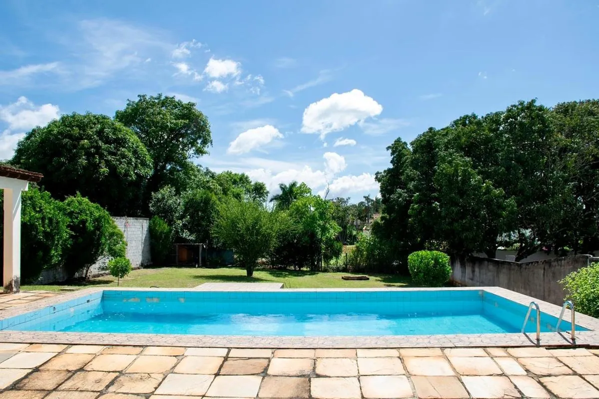 Casa com valor de terreno na QL 16, Lago Sul. Residência em dois pavimentos que ...