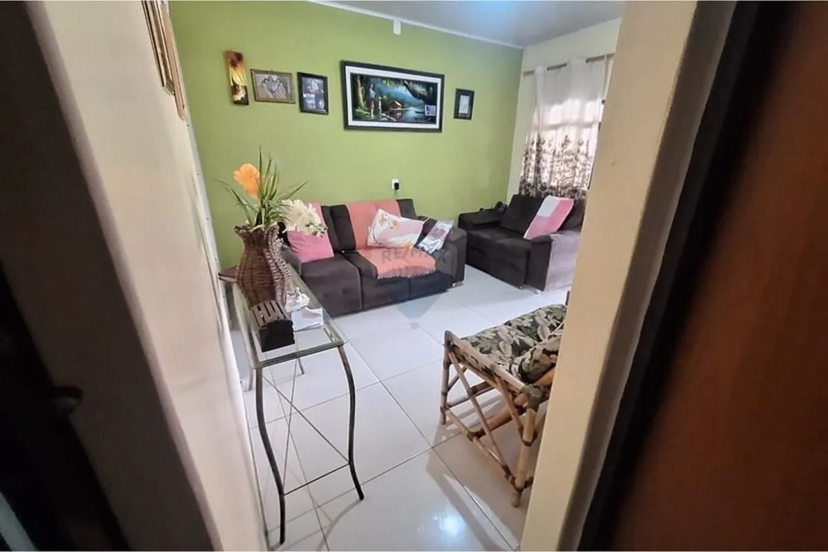 CASA NA QR 402, COM 3 QUARTOS SAMAMBAIA NORTE LOCALIZAÇÃO PRÍVILEGIADA: A poucos...