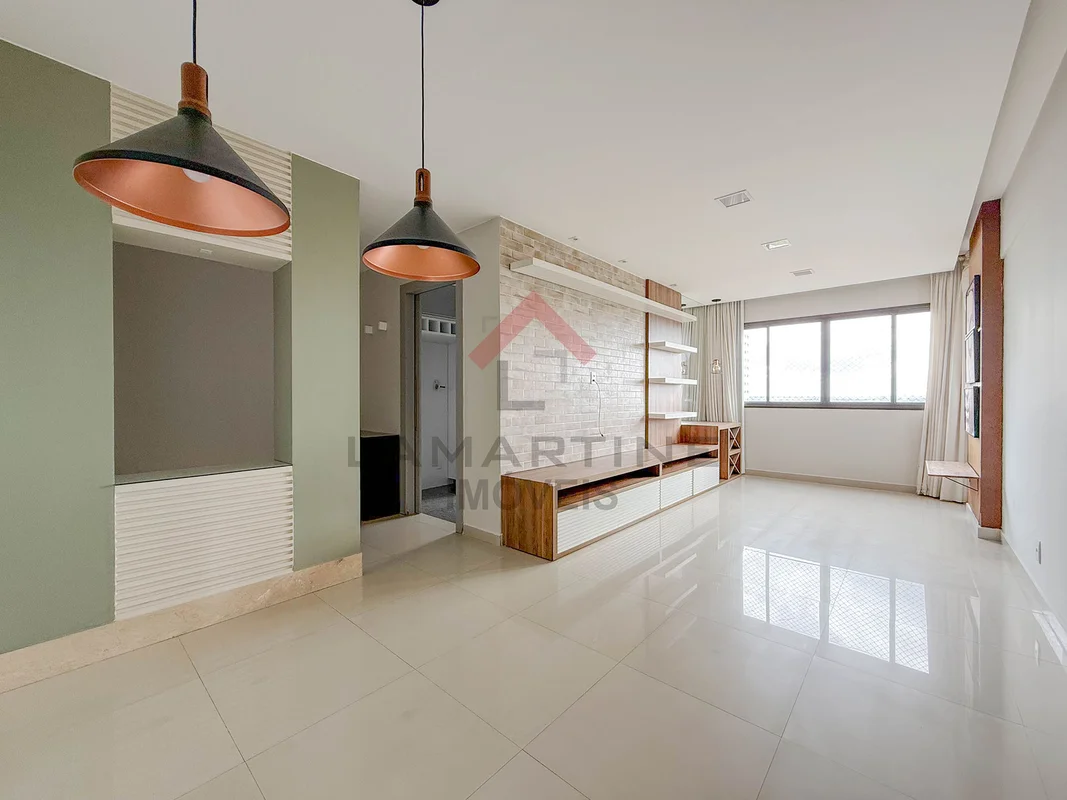 Apartamento à venda em andar alto, totalmente reformado, com excelente distribui...