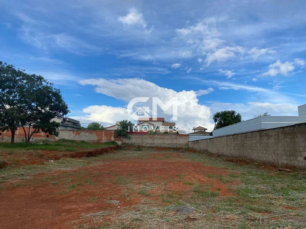 GM IMOVEIS, VENDE EXCELENTE LOTE NO CONDOMINIO ALTO DA BOA VISTA Lote grande com...