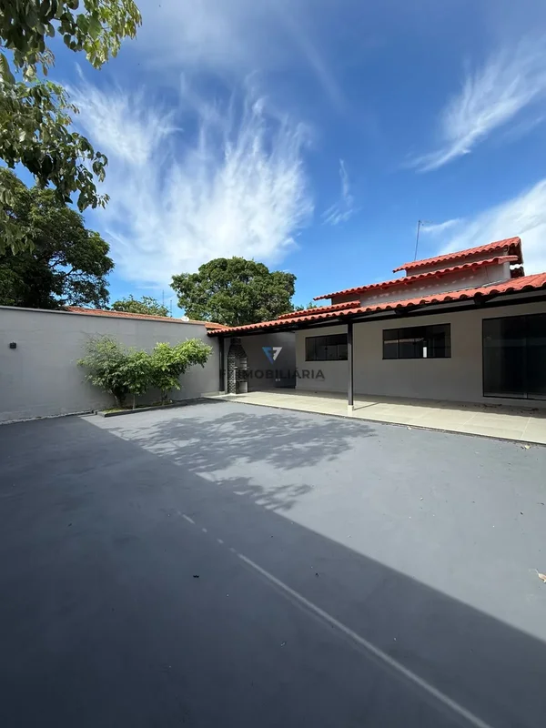 CASA À VENDA – JARDIM DOS BURITIS APARECIDA DE GOIÂNIACasa espaçosa, em lote int...