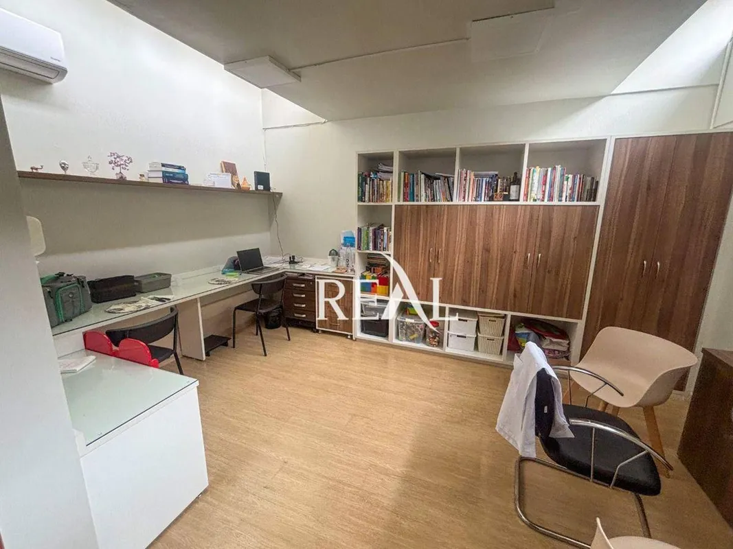 A Imobiliária Real apresenta este excelente kit / sala à venda no Sudoeste, Bras...