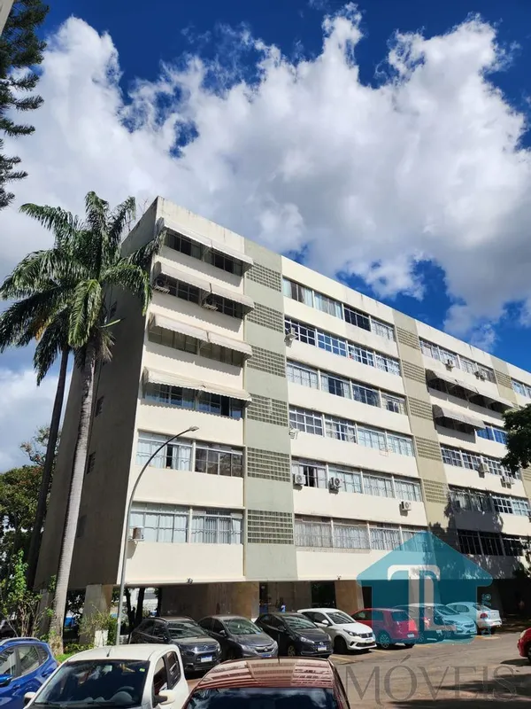 SALA COM PAINEL E AR CONDICIONADO, QUARTO COM ARMARIOS E AR CONDICIONADO, COZINH...
