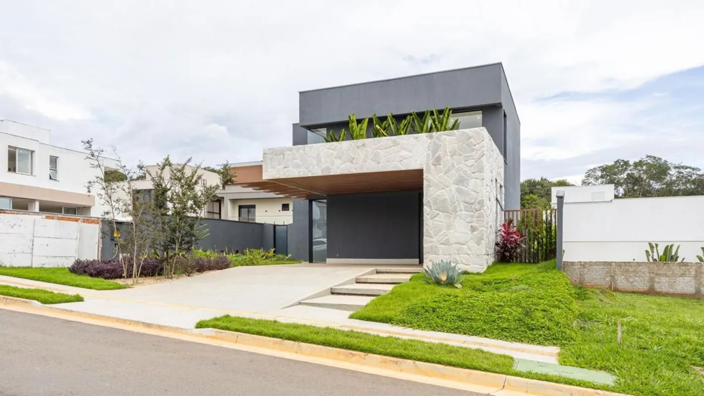 Esta casa à venda no condomínio Jardins França entrega uma proposta contemporâne...