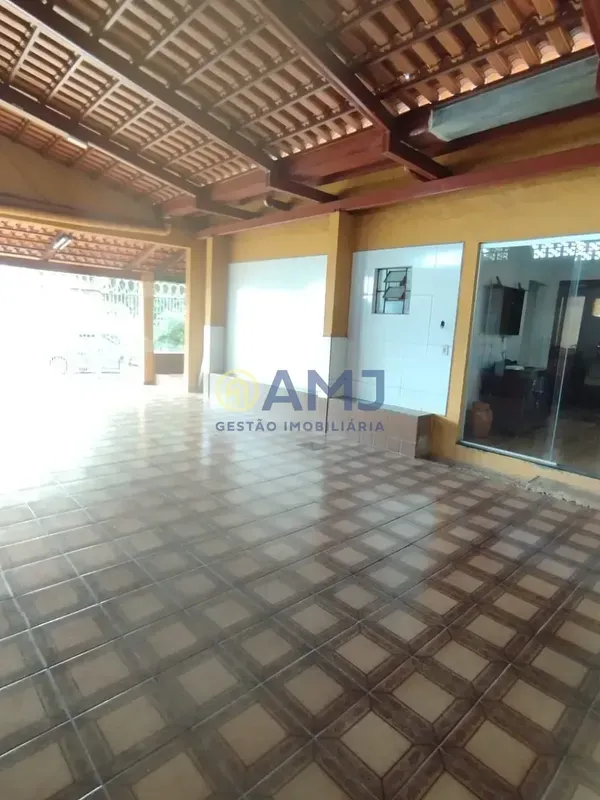 Excelente oportunidade: duas casas no mesmo lote! Ideal para morar e investirImó...
