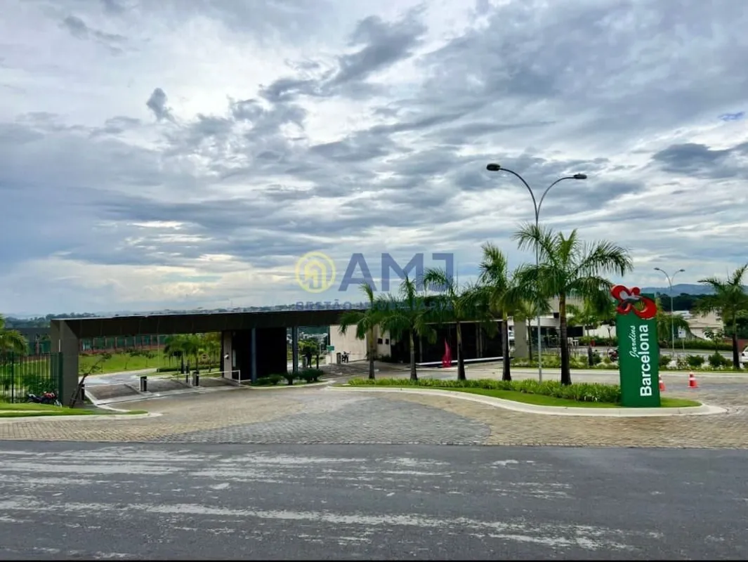 Que tal um lote de 590m² no condomínio Jardins Barcelona em Senador Canedo?Excel...