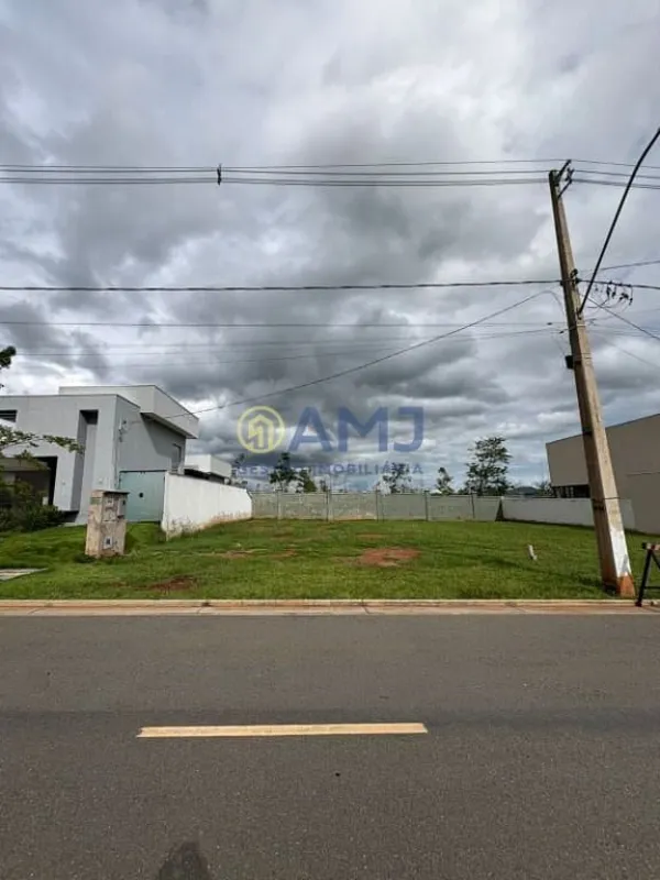 LOTE À VENDA NO TERRAS ALPHA 2 SENADOR CANEDO 304 m² VISTA PRIVILEGIADA QUITADOE...