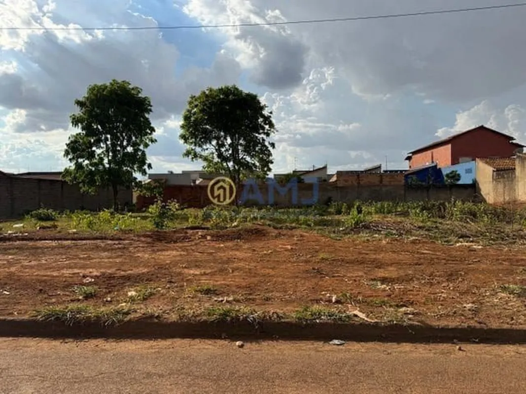 Lote à venda no Parque Montreal Aparecida de GoiâniaExcelente lote localizado na...