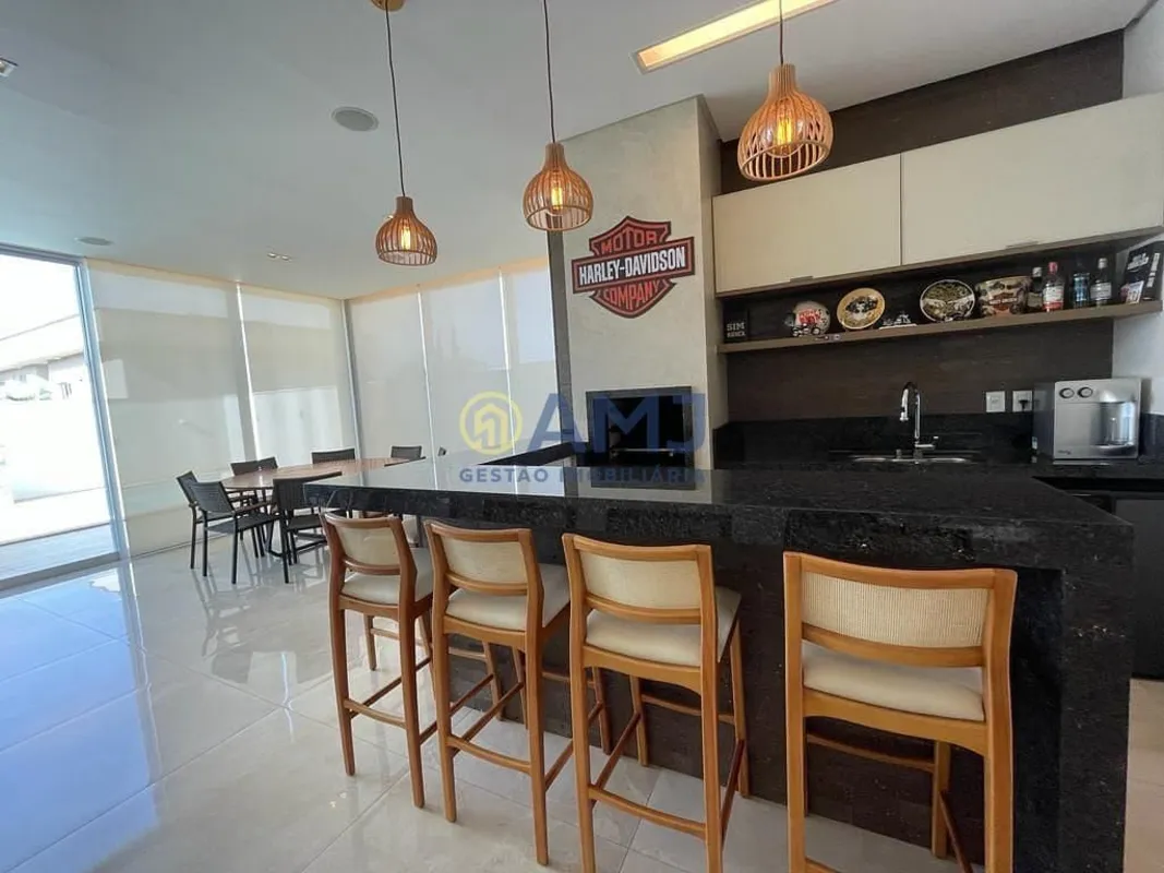 Casa Térrea de Alto Padrão à Venda Condomínio do LagoTerreno: 525 m² Área constr...