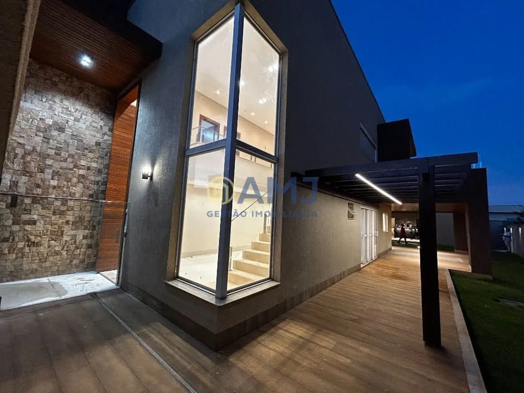 Sobrado Condomínio do Lago!!!São 412 m² de área construída e 733 m² de terreno!S...