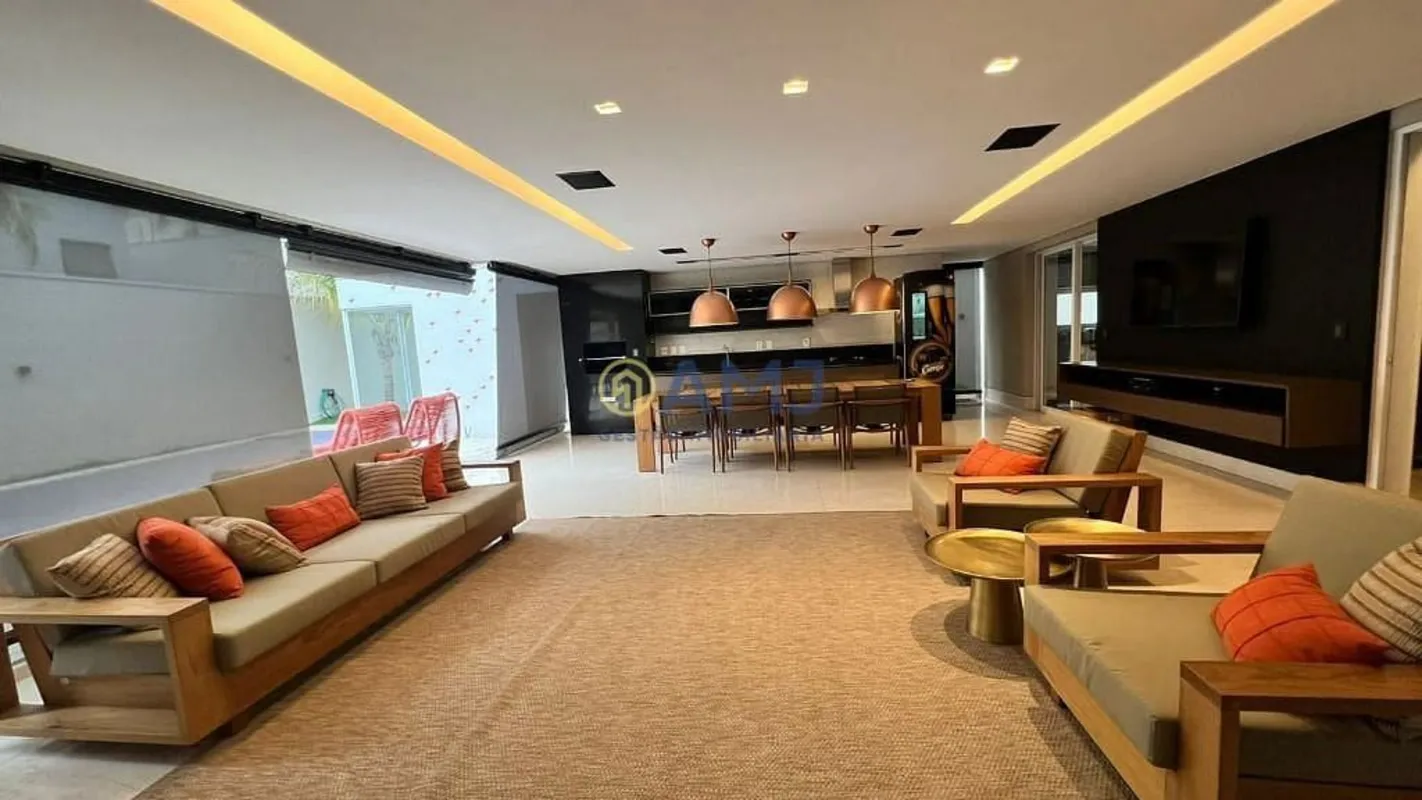 SOBRADO DE ALTO PADRÃO À VENDA ALPHAVILLE FLAMBOYANT GOIÂNIATerreno: 600 m² Cons...