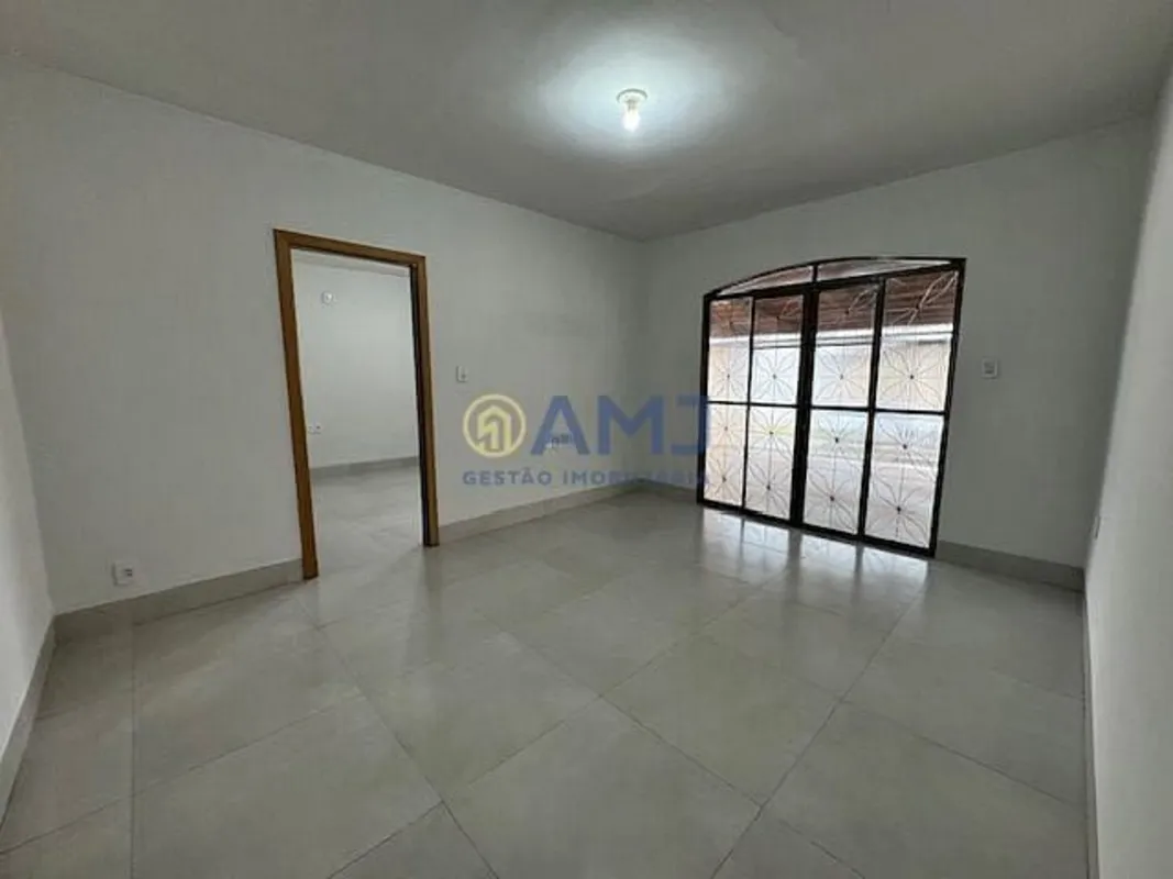 CASA PARA ALUGUEL VILA MAUÁ GOIÂNIA Localização estratégica entre Av. Consolação...