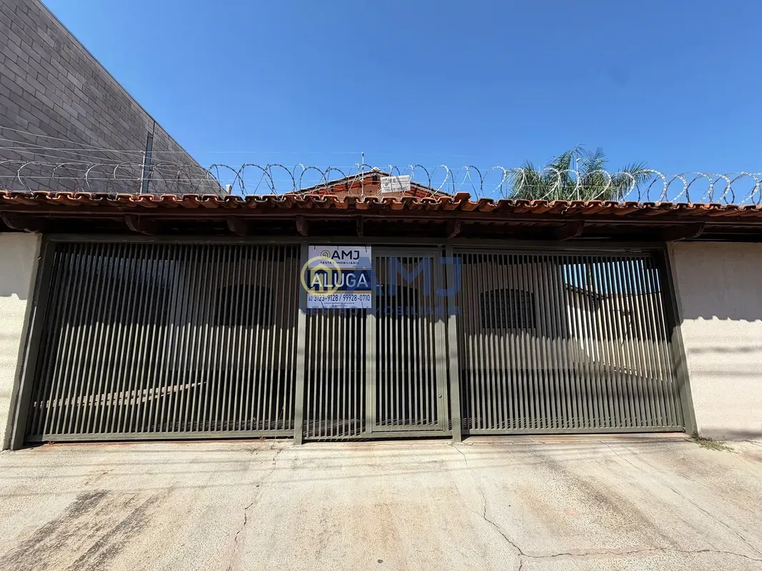 CASA PARA ALUGUEL VILA MAUÁ GOIÂNIA Localização estratégica entre Av. Consolação...