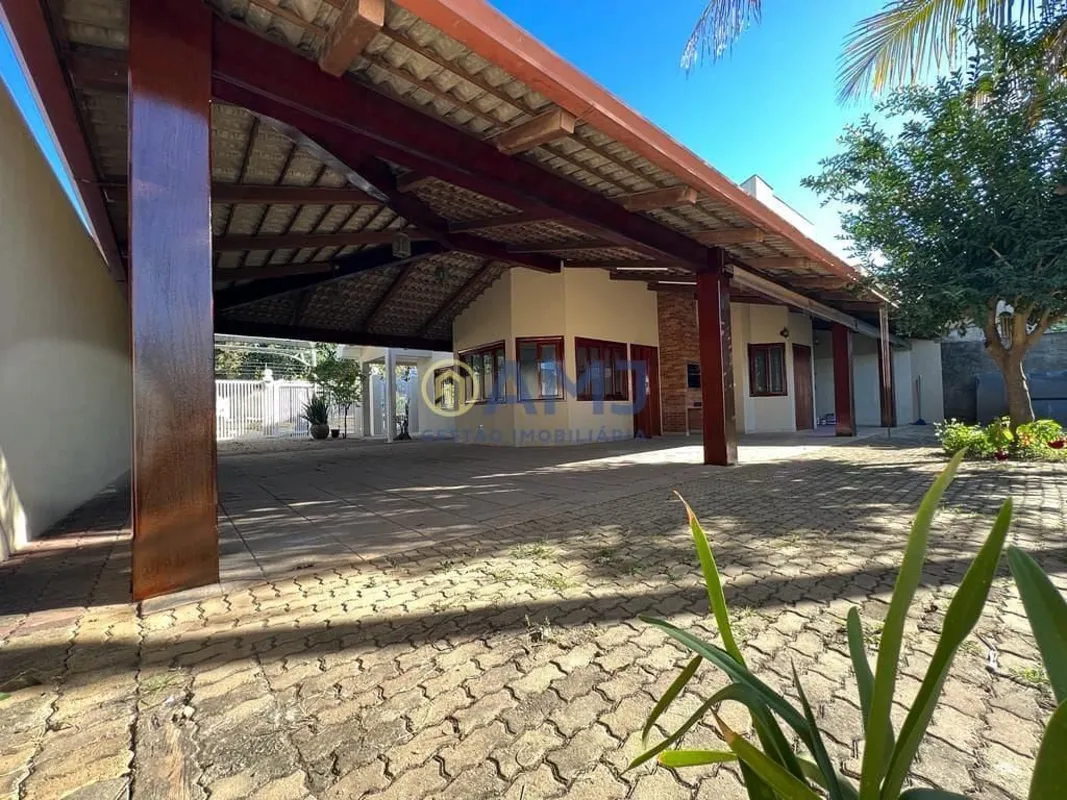 CASA À VENDA SETOR JAÓ GOIÂNIA Em avenida Já alugada Renda imediata EXCELENTE OP...